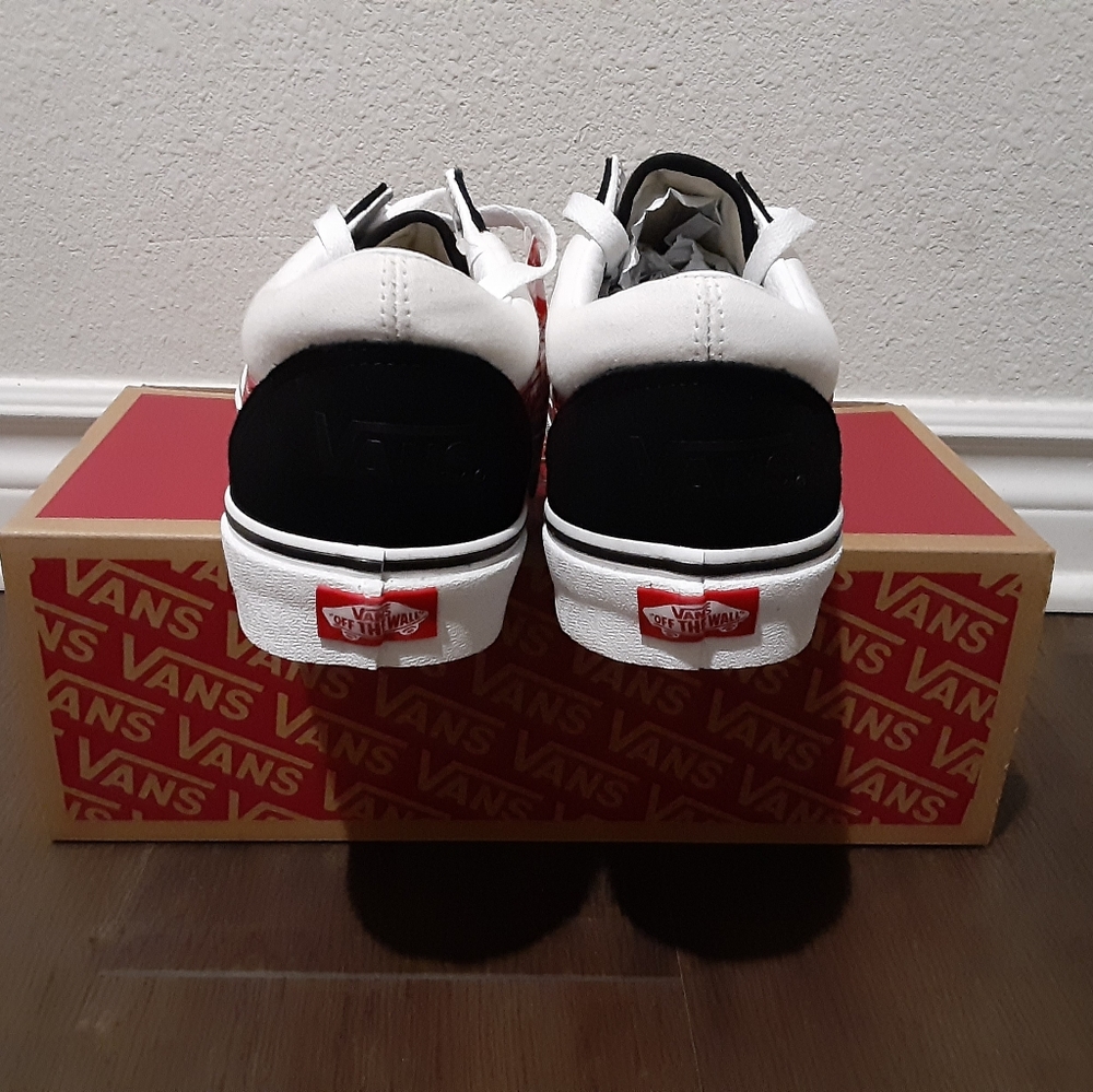 Vans - Picture 2 of 4